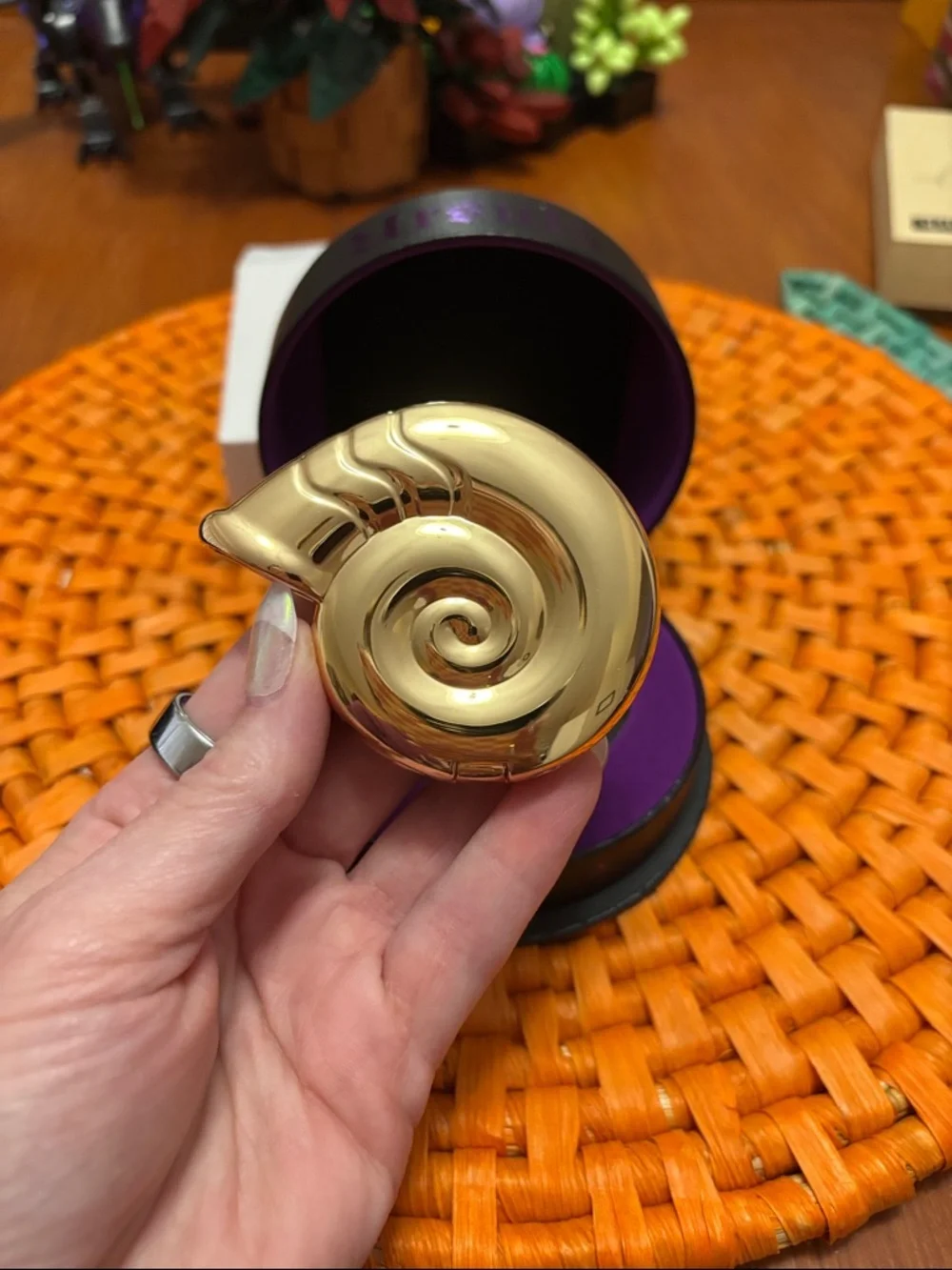 Besame Cosmetics Ursula's Shell Compact Highlighter - Picture 13 of 13